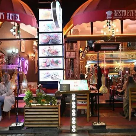 Ethnica Hotel *