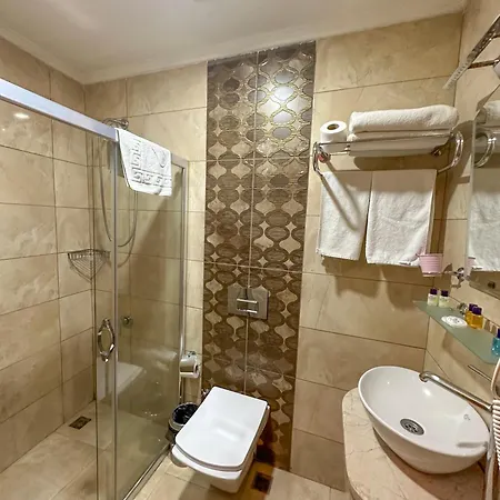 Ethnica Hotel *